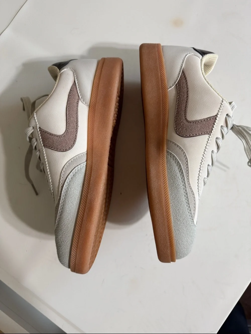 LUCKY STEP Women's Cream & Brown Retro Sneakers